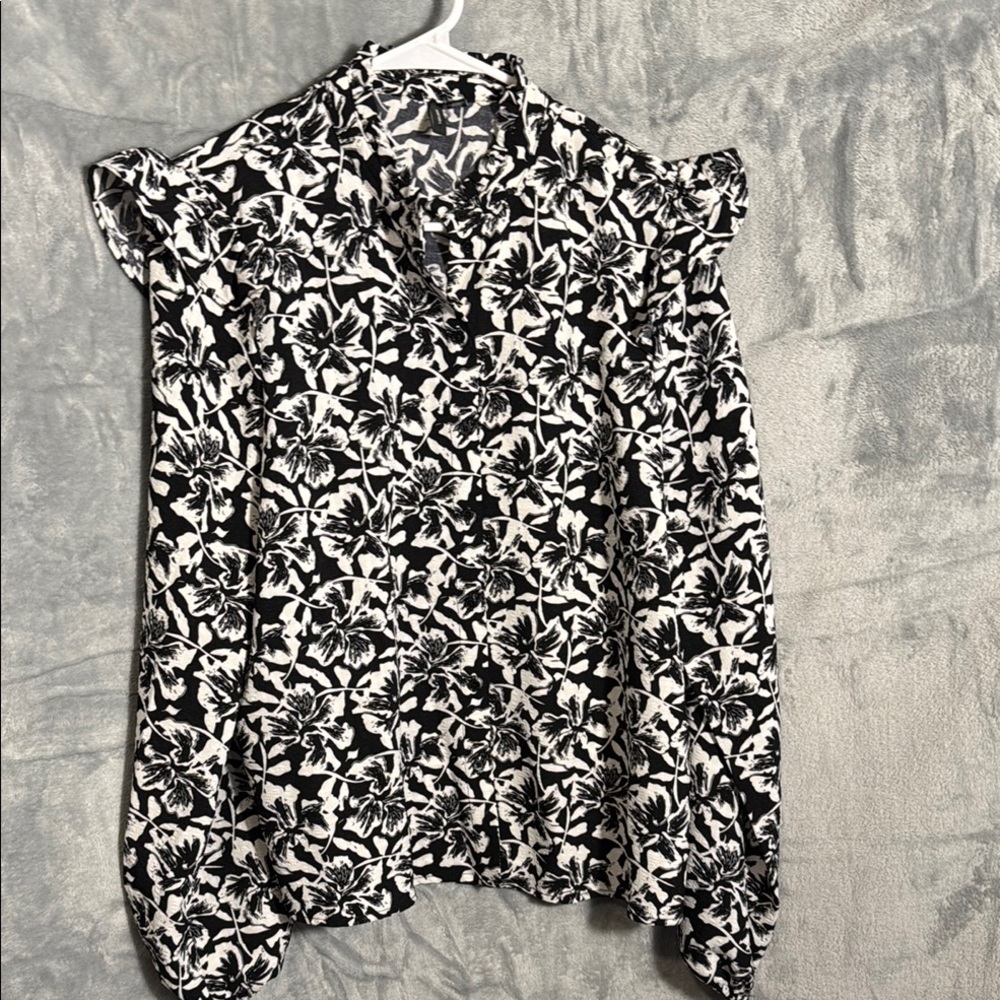 Vero Moda Women’s blouse Floral Black and White Women's Top Medium